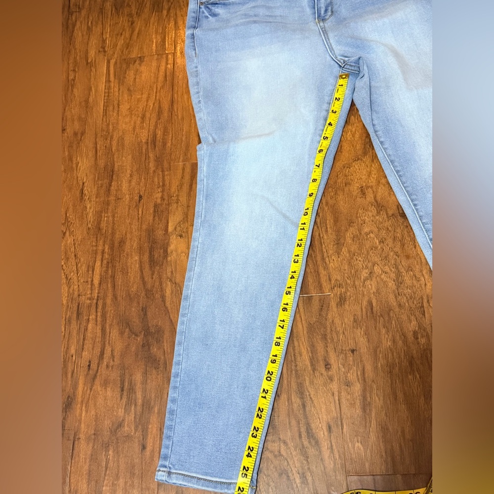 Time and Tru Women's Light Blue Skinny Jeans - Picture 4 of 5